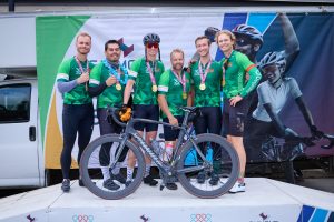 L'équipe cycliste de Guimond Construction à l'arrivée du 300 km pour la VIE 2026